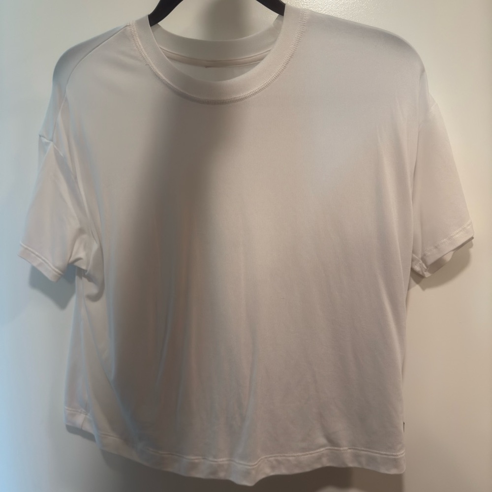 Vuori White Short Sleeve Women's Tee